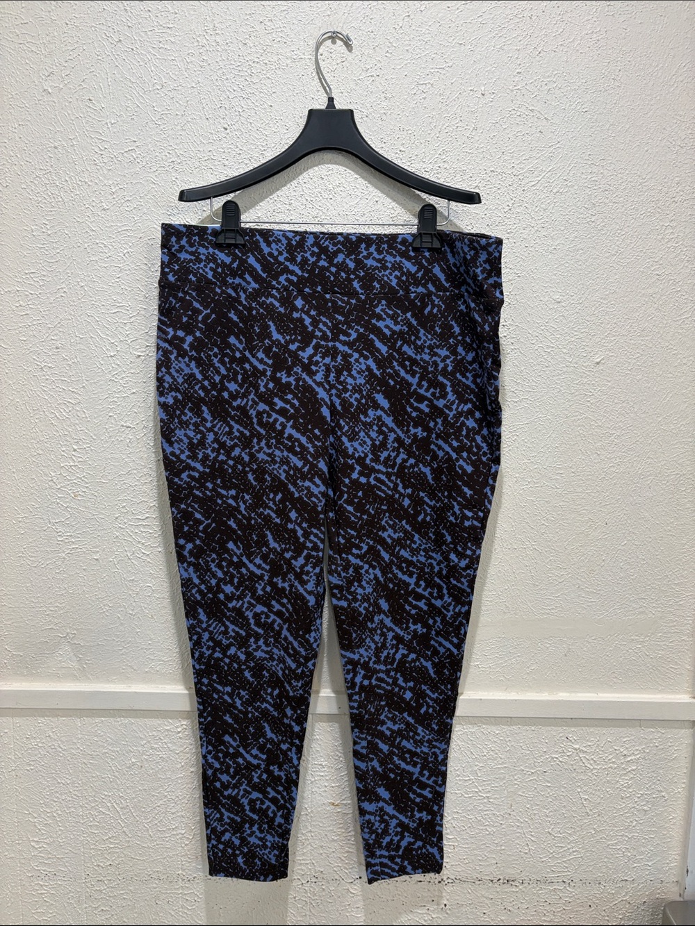 Terra & Sky Black and Blue Abstract Print Leggings